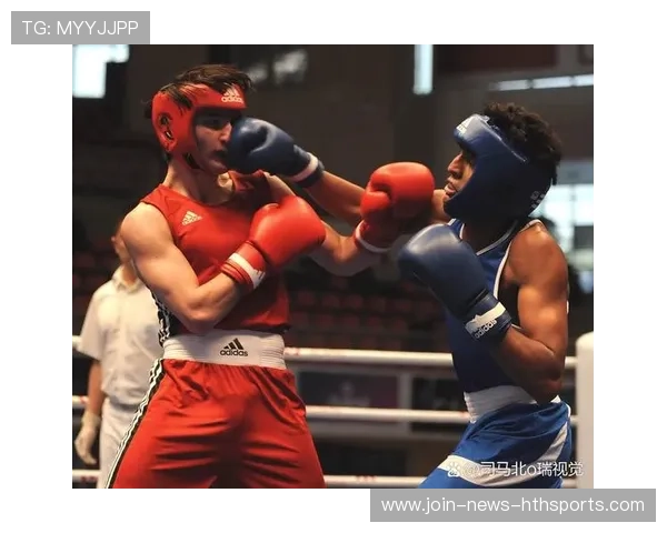 UFC两人打到护栏弯曲：激情对决，震撼全场！