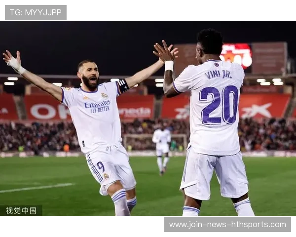 维尼修斯从中路带球深入防线内部,皇马再现流畅联动 维尼修斯从中路带球深入防线内部,皇马再现流畅联动