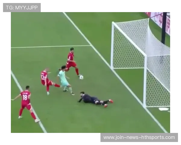 卢卡库背身一顶形成绝佳二次进攻机会