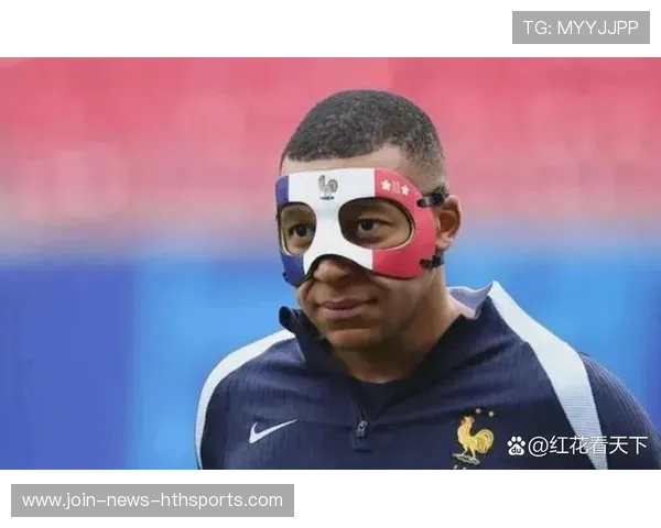 姆巴佩被拍到偷偷给小球迷让路，超暖